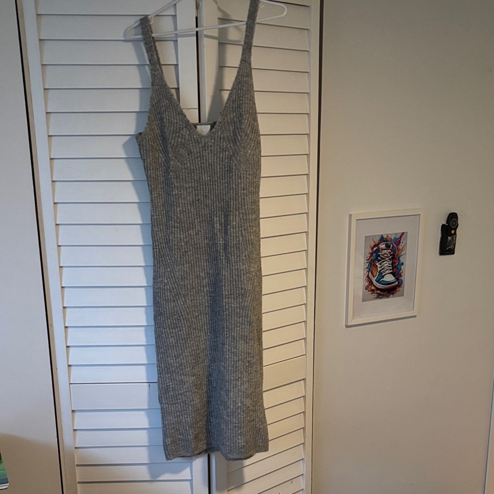 H&M Gray Ribbed Midi Dress